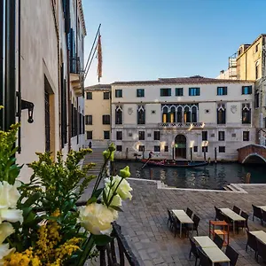 https://locanda-santagostin.hotelslidodijesolo.com