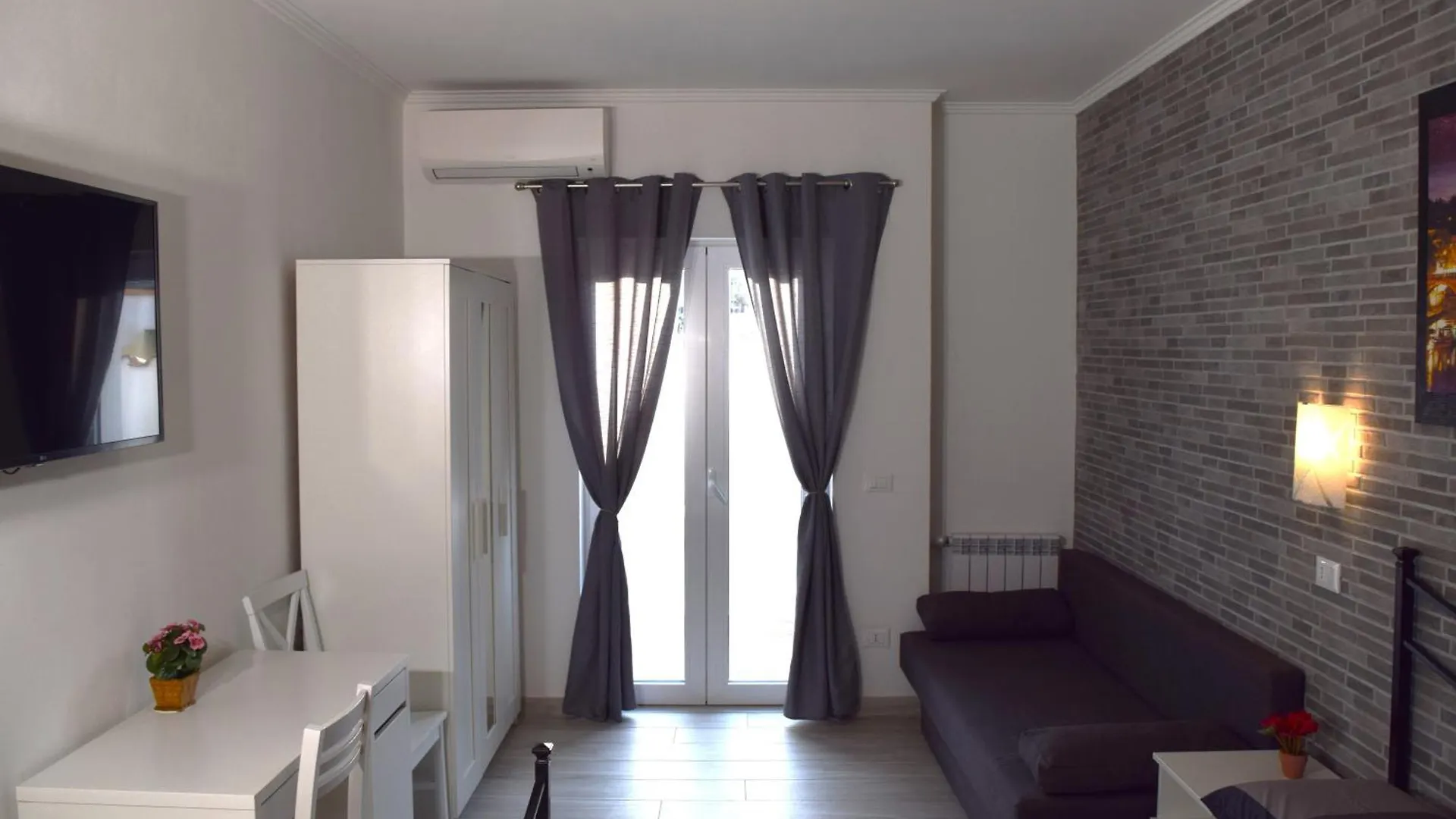 Sweet Dream Rome Airport Rooms Fiumicino 0*,  Italy